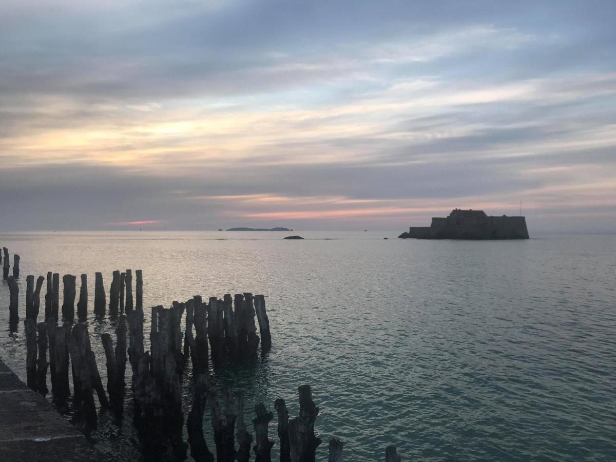 Appartement de 60 m2 tout juste rénové à Saint Malo Intra-Muros Saint-Malo Exterior foto